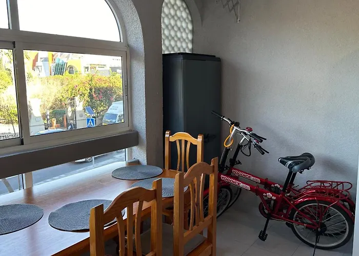 Bajo El Gallo Apartment